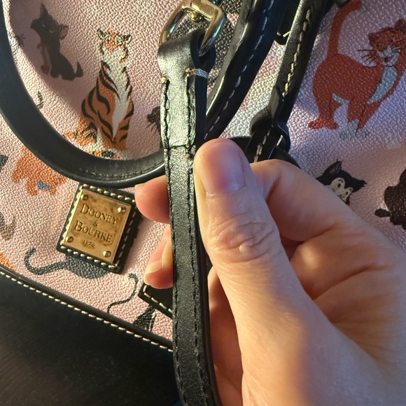 Dooney & Bourke Purse Disney Cats Passholder - Picture 8 of 8
